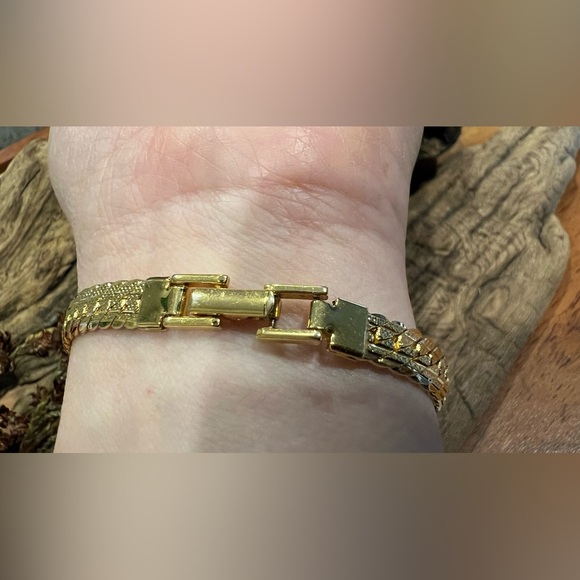 Signed NAPIER Gold Plated Tone Bracelet Flat Chain Herringbone Costume 7.5” - Picture 3 of 8